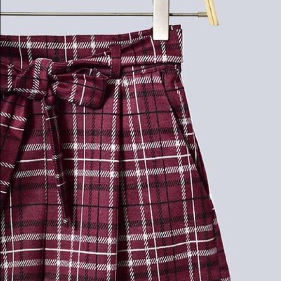 Wine Plaid Tie Waist Shorts - Picture 6 of 6